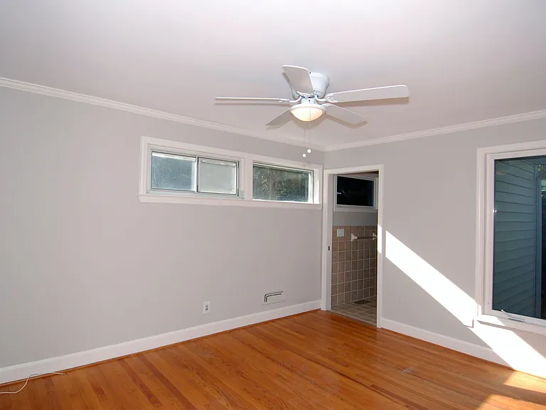 727 Graham St — Photo 10