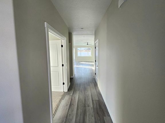 4th image of 3330 S Nelson Pl