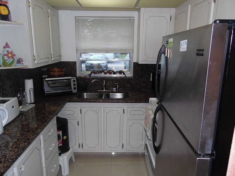 1st image of 21 Newport Ct #B
