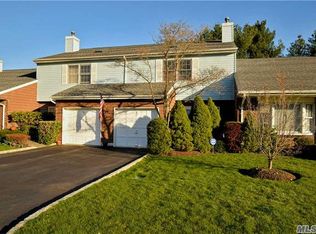 22 Sandy Hill Rd, Commack, NY 11725