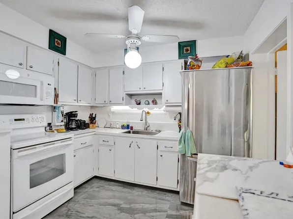 2702 Knight Lane, Delray Beach, FL 33445