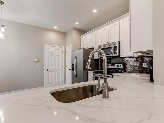 5th image of 11068 Windsor Place Cir