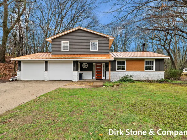 18569 Pawnee Dr, Spring Lake, MI 49456