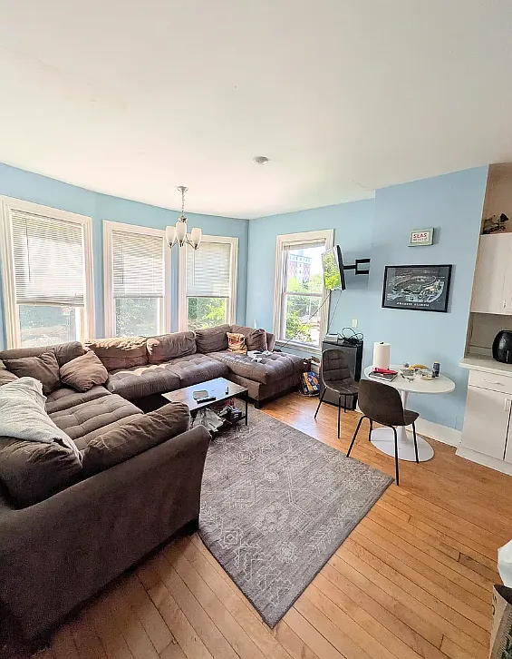 4 bed, 1400 sqft, $4,600 — Photo 4