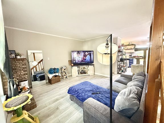4th image of 3200 Azalea Dr