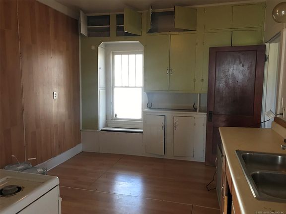 5th image of 922 S Johnston St