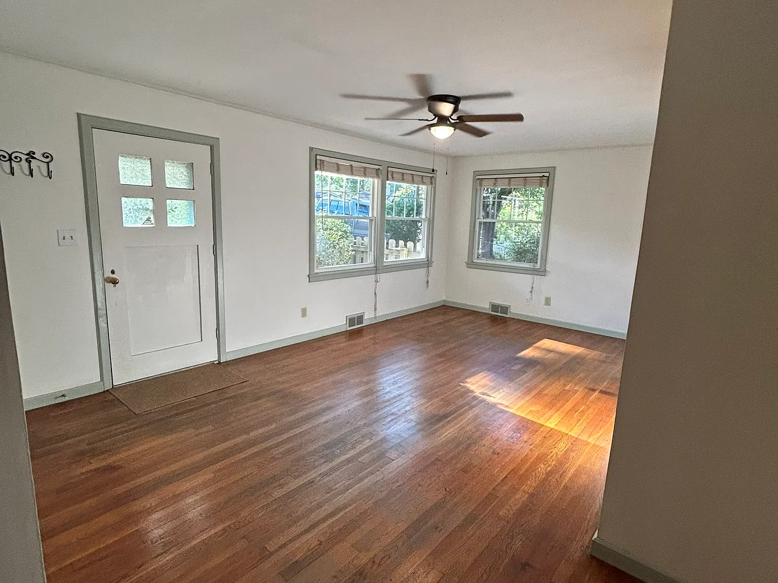 2 bed, 864 sqft, $1,900 — Photo 2