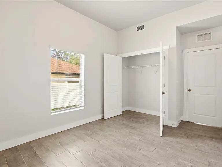 870 Columbia St — Photo 18