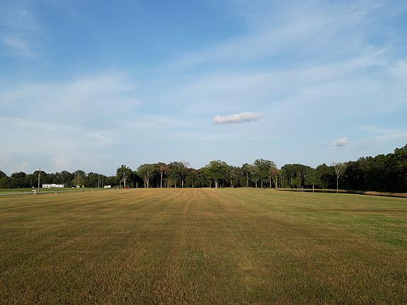 4th image of 301 Anderson Rd