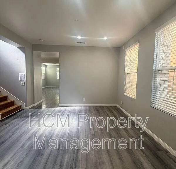 8043 E Loftwood Ln — Photo 4