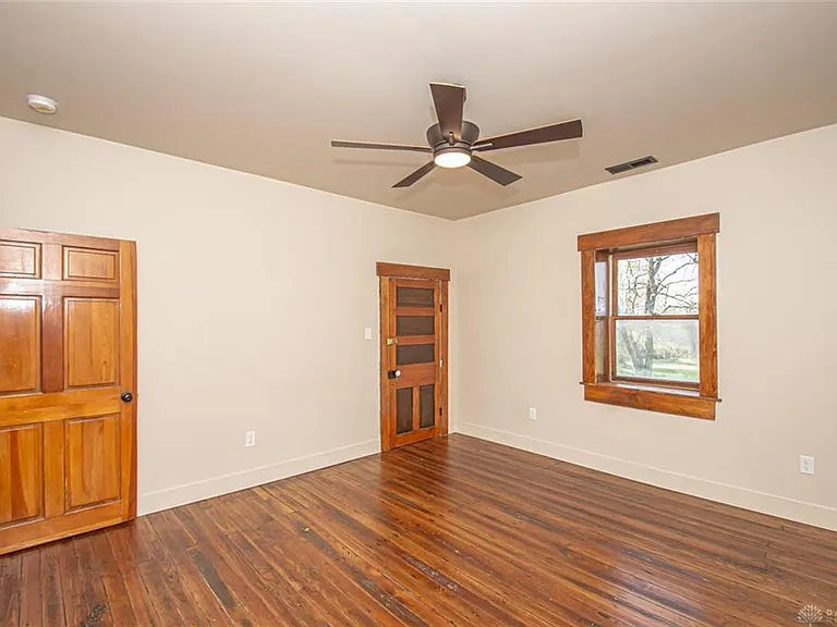 117 Montgomery Ave — Photo 38