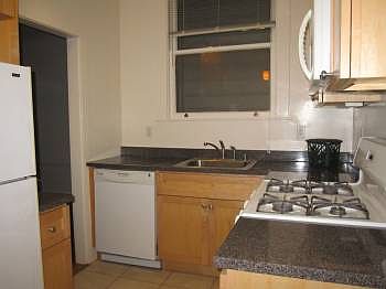3rd image of 1000 Oak St APT 8