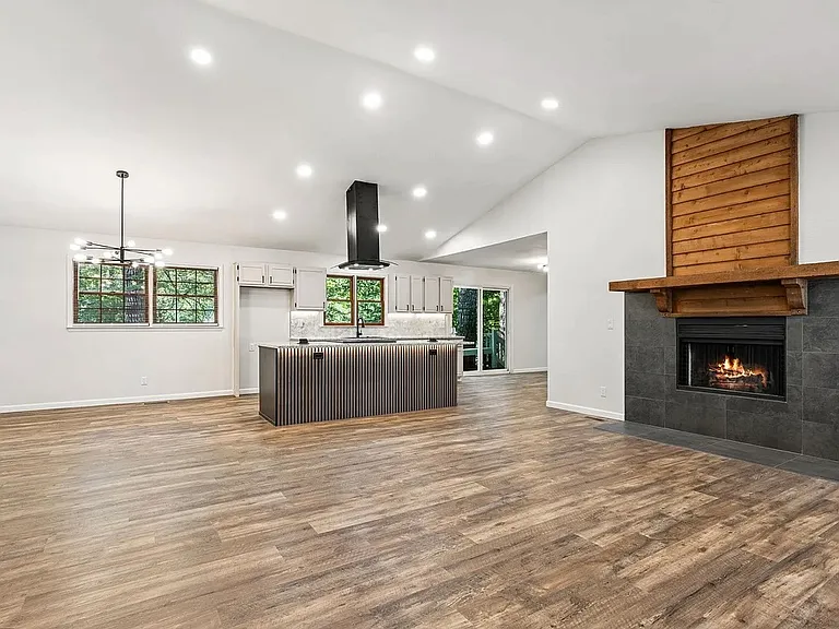 213 Dogwood Glen Dr — Photo 2