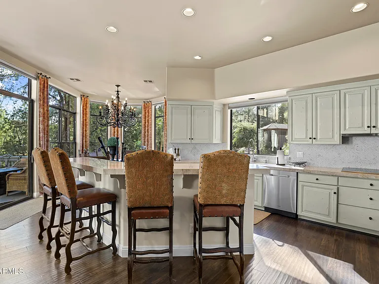 2609 E Pine Island Ln — Photo 11
