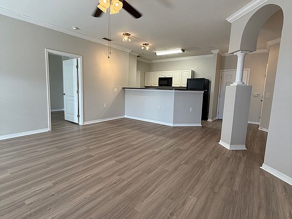 2nd image of 1450 Villa Capri Cir APT 116