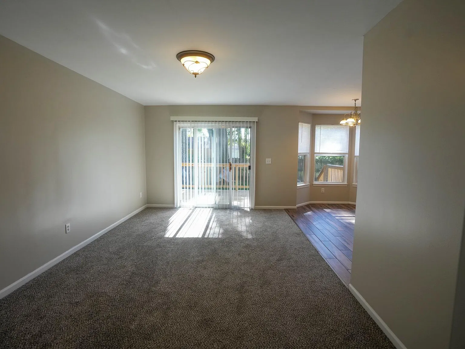 3 bed, 2.5 bath, 1364 sqft, $2,300 — Photo 4