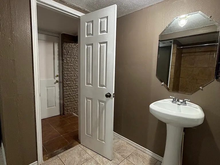 2436 Lockhart Ave — Photo 8