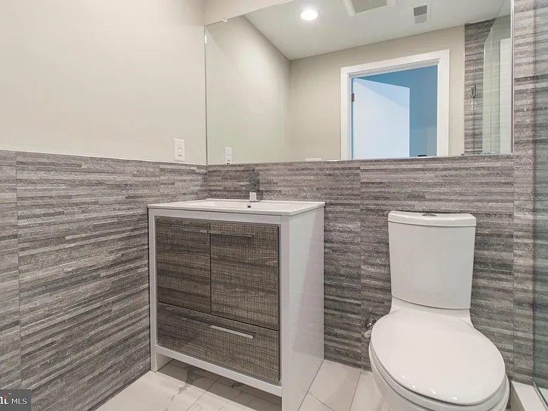 1703 Bainbridge St #2 — Photo 17