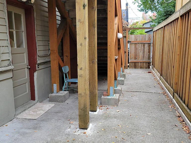 1311 NE Schuyler St #3-1 — Photo 2