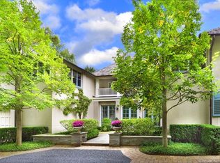 1055 Woodbine Pl, Lake Forest, IL 60045