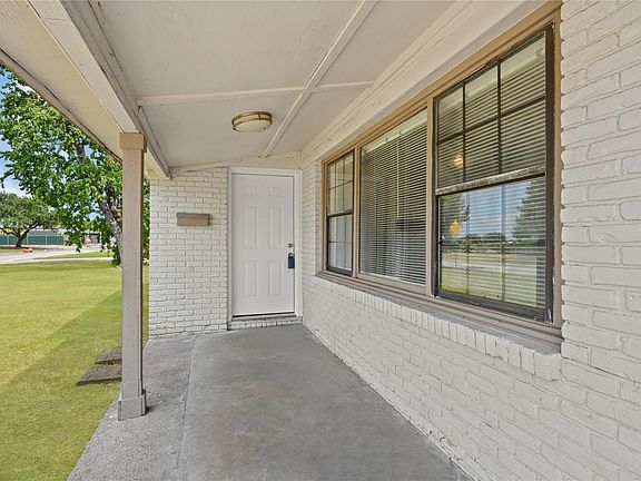 5th image of 119 West Ave