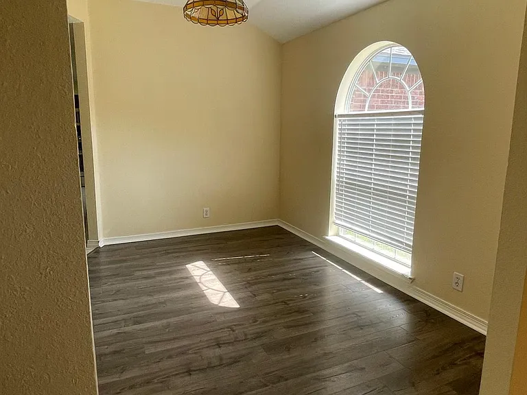 2104 Jasmine St — Photo 5