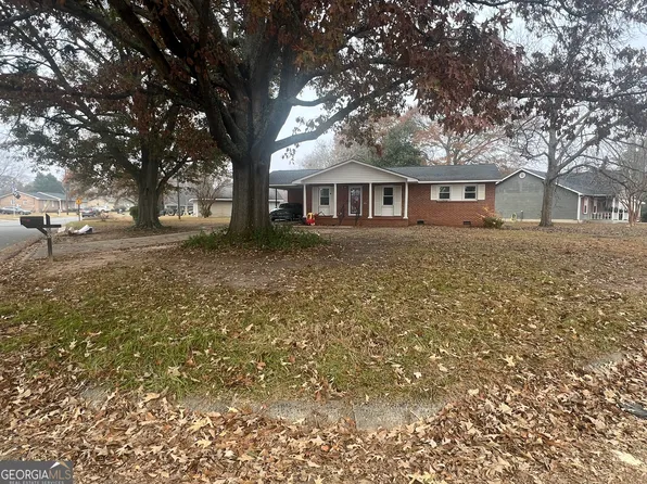 300 Meadowridge Dr, Warner Robins, GA 31093