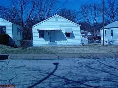 883 Gustav Ave photo 1