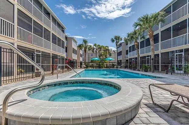 2 bed, 2.5 bath, 2200 sqft, $3,500 — Photo 4