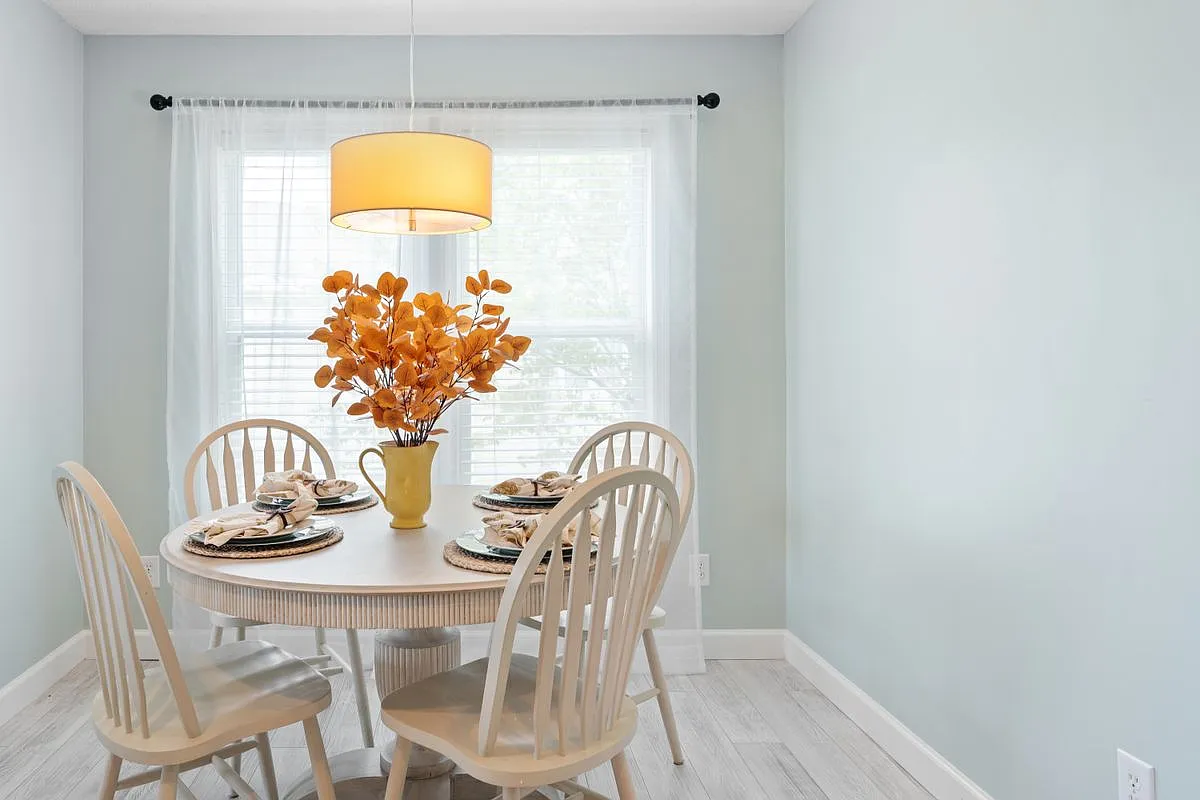 2 bed, 2.0 bath, 1085 sqft, $2,100 — Photo 2