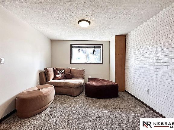 4th image of 7708 Meadow Ln