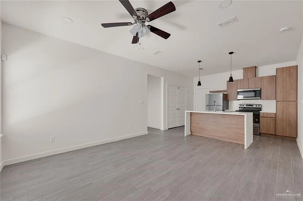 3 bed, 2.0 bath, 1087 sqft, $1,275 — Photo 4