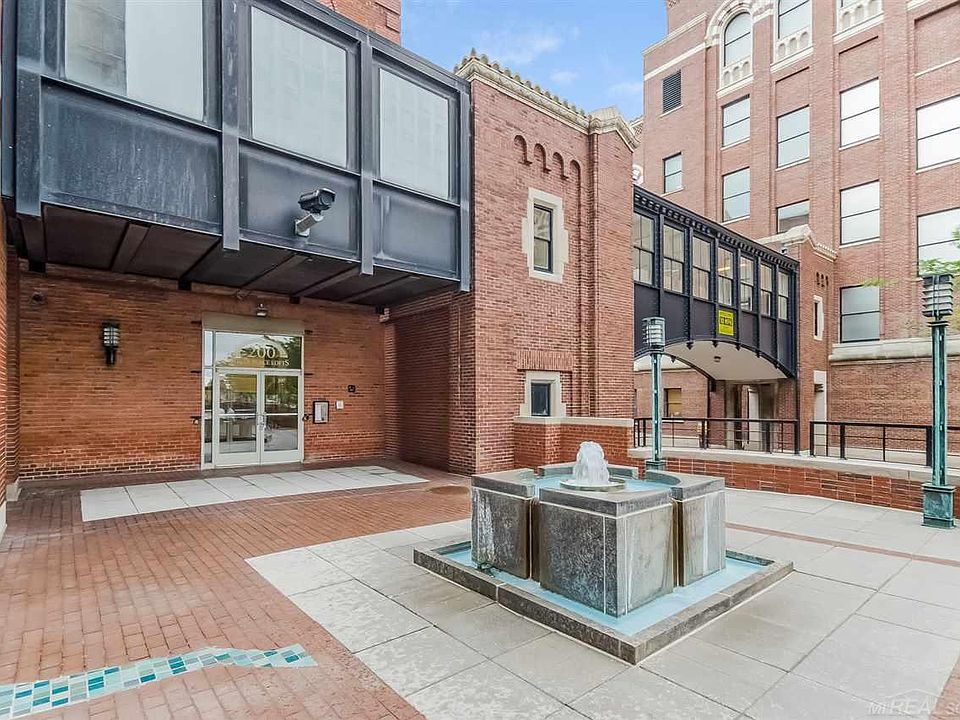 1st image of 200 River Pl
