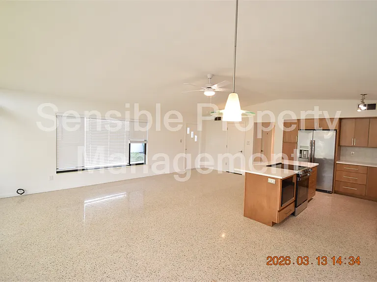 528 Suwanee Cir — Photo 4