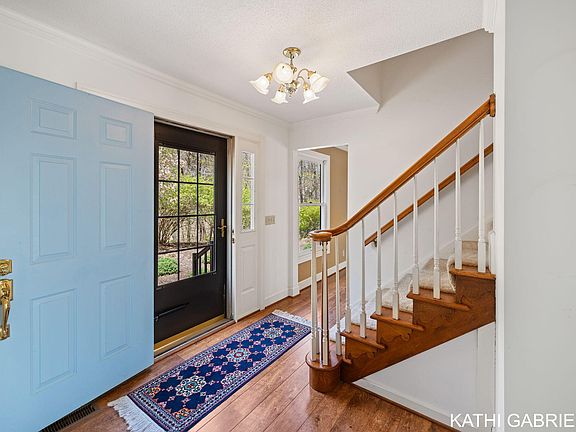 4th image of 313 Stickney Ridge Rd
