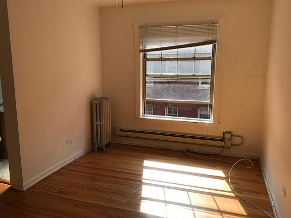 2nd image of 3267 W Wrightwood Ave #3H
