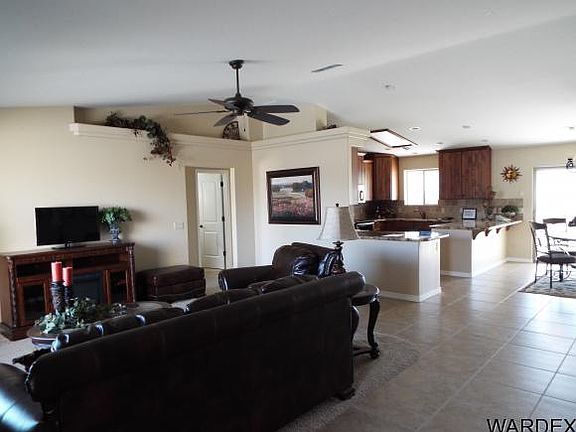 3rd image of 91 Acoma Blvd S