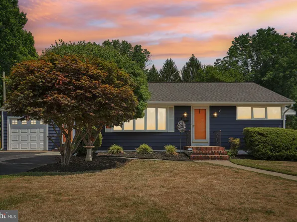 143 Lakedale Dr, Lawrence Township, NJ 08648