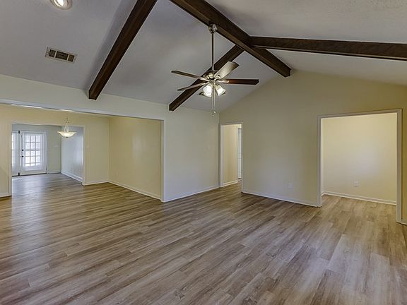 4th image of 409 Lakeside Dr