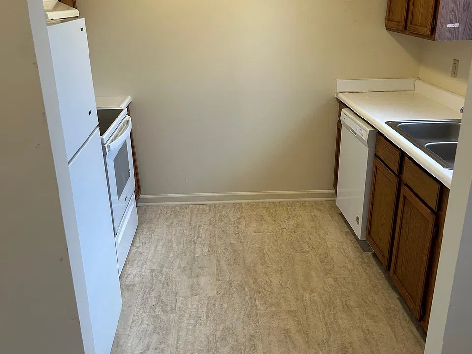 101 Barringer Dr #4
