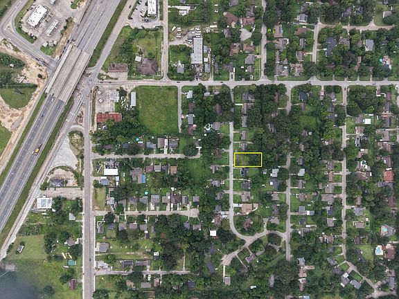 5th image of 2320 Meadow Ln