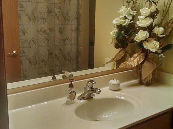 5th image of 284 Southlake Cir