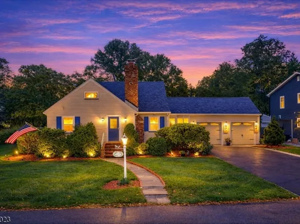 55 Chestnut St, Hillsdale Boro, NJ 07642