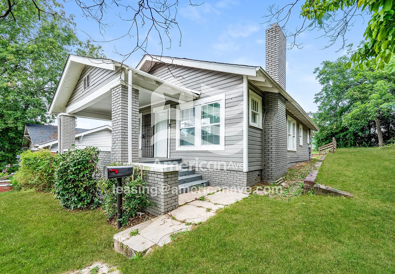 3 bed, 1.0 bath, 1176 sqft, $897 — Photo 2