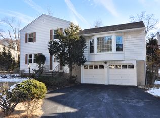 6 Willow Ln, Irvington, NY 10533