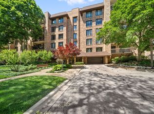 3810 Mission Hills Rd APT 401, Northbrook, IL 60062