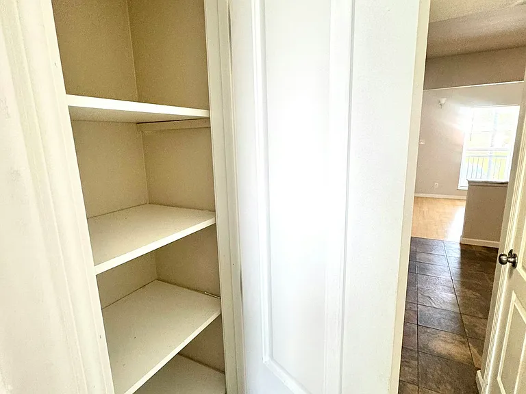 5225 Southwest Ave #206 — Photo 23