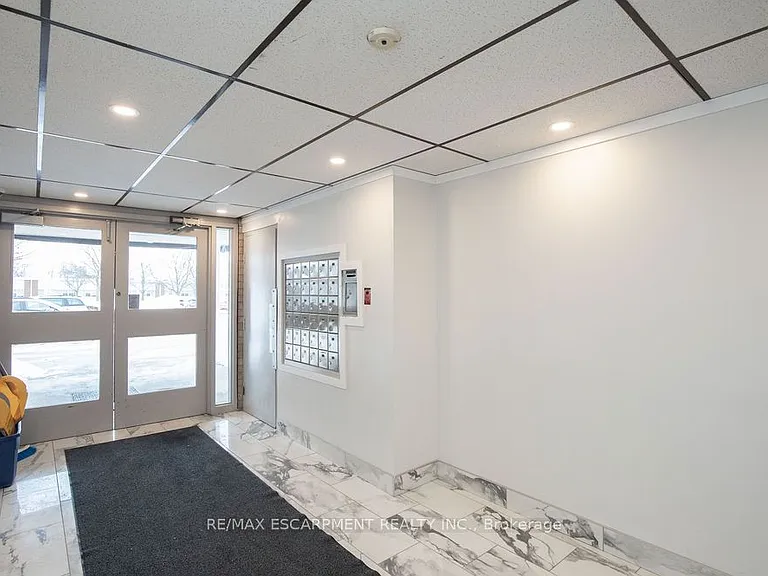 71 Vanier Dr #110 — Photo 27