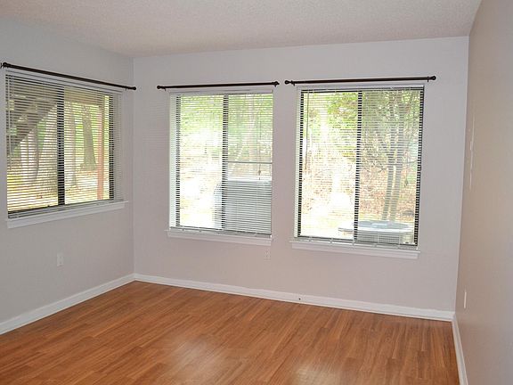 Living Room / Area