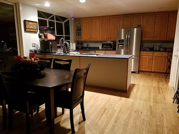 3rd image of 1011 Lane St